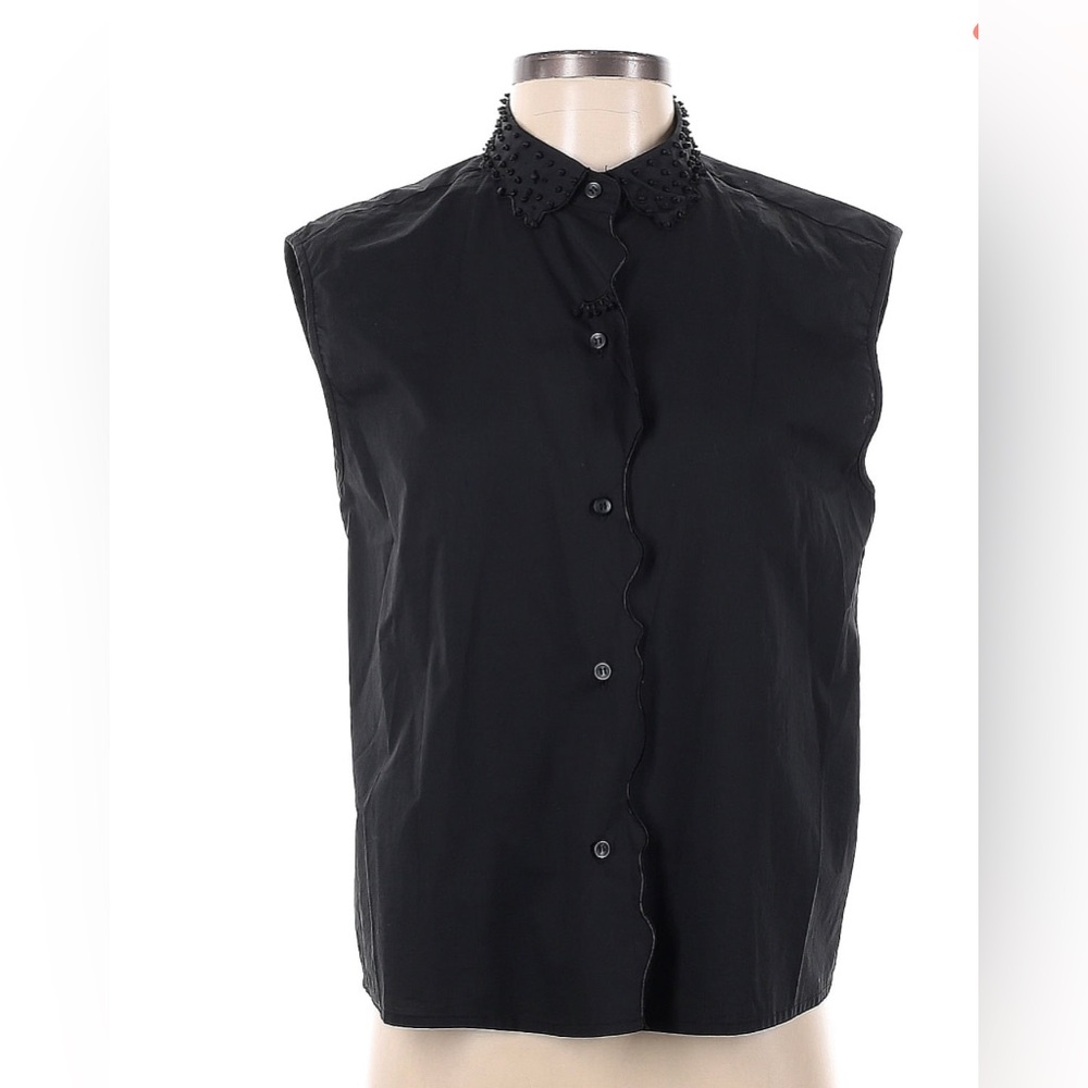 Hip shirt with face contour down center